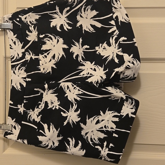 Essentials Black and White  Shorts with Tropical Palm Print - Picture 2 of 3